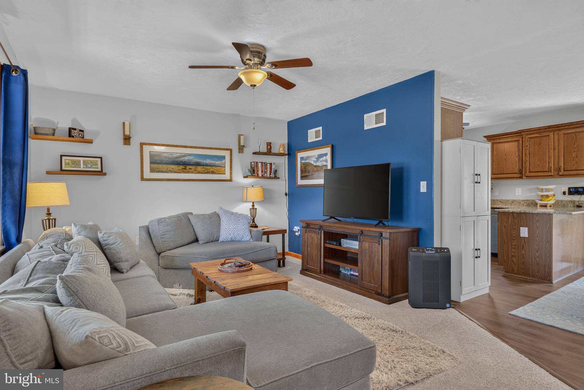 225 North Grant Road Thomasville, PA 17364 - Photo 6 of 49 Living room