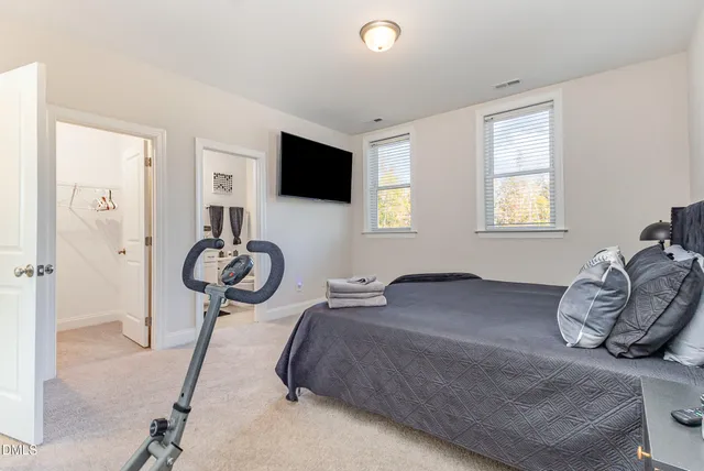 $570,000 | 300 West Amber Oak Drive, Selma, NC 27576