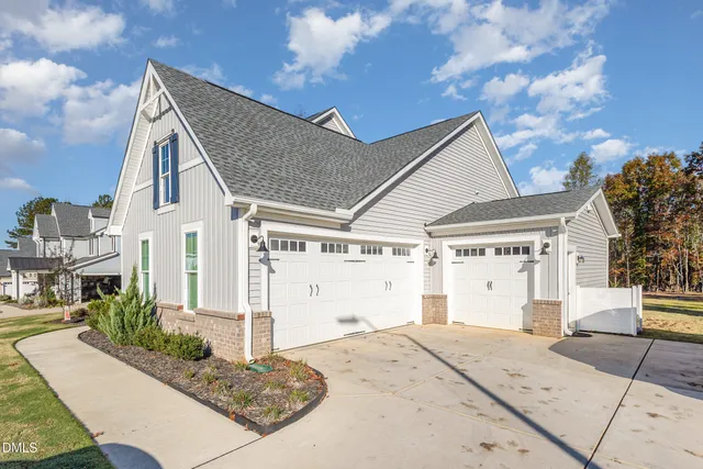 $570,000 | 300 West Amber Oak Drive, Selma, NC 27576