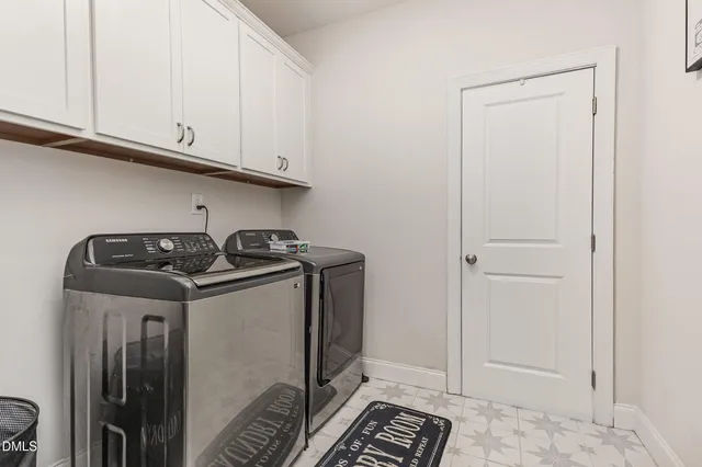 $570,000 | 300 West Amber Oak Drive, Selma, NC 27576