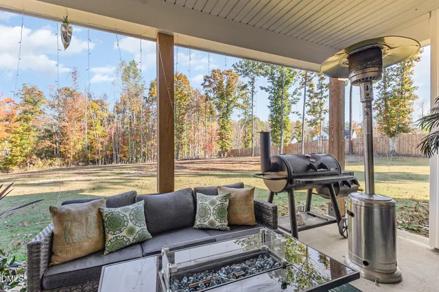 $570,000 | 300 West Amber Oak Drive, Selma, NC 27576