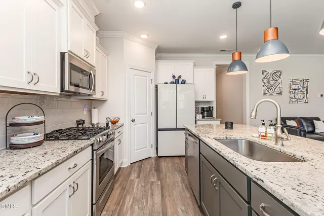 $570,000 | 300 West Amber Oak Drive, Selma, NC 27576