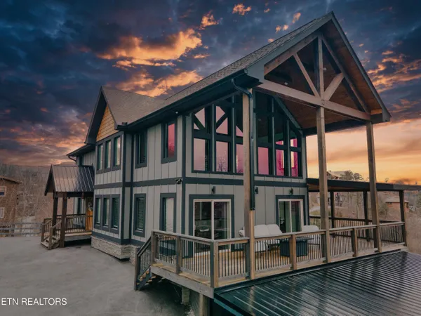 $1,915,000 | 633 Pinecrest Drive, Gatlinburg, TN 37738
