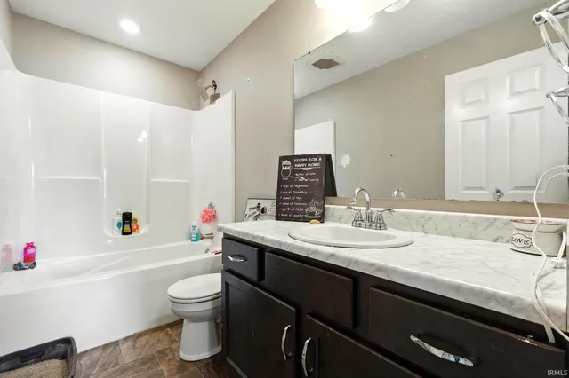 $314,900 | 1904 Waynedale Drive, Garrett, IN 46738