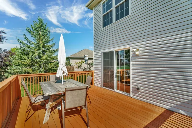 a view of yard with green space