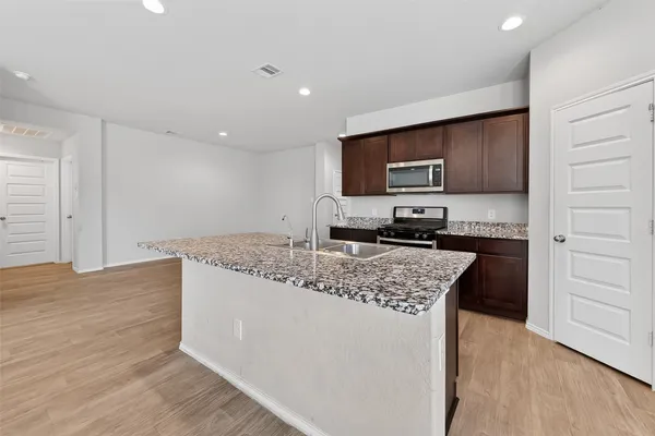 $349,900 | 1606 Bear Spring Drive, Richmond, TX 77469