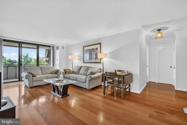 $2,150 | 250 South Reynolds Street, Unit 302, Alexandria, VA 22304