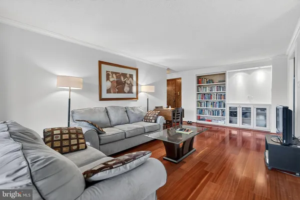 $2,150 | 250 South Reynolds Street, Unit 302, Alexandria, VA 22304