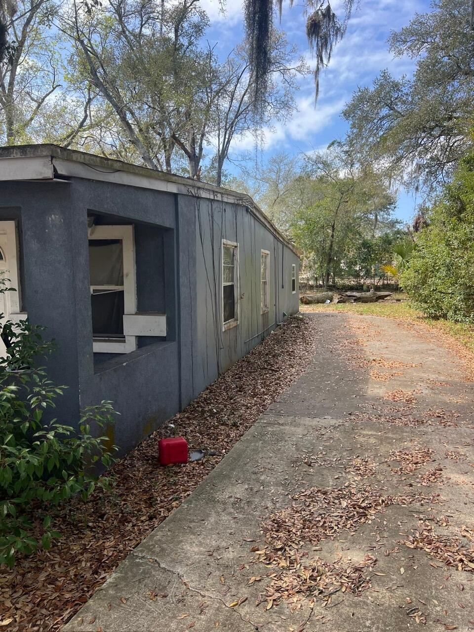 5846 Abelia Road Jacksonville, FL 32209 - Photo 11 of 15 a view of a back yard of the house