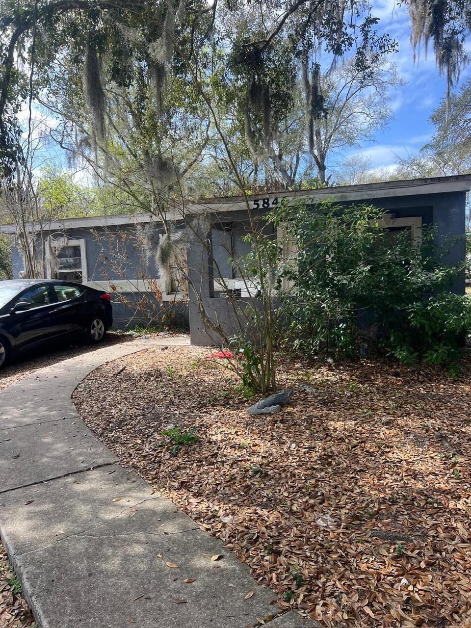 5846 Abelia Road Jacksonville, FL 32209 - Photo 5 of 15 a front view of a house with a yard and tree s