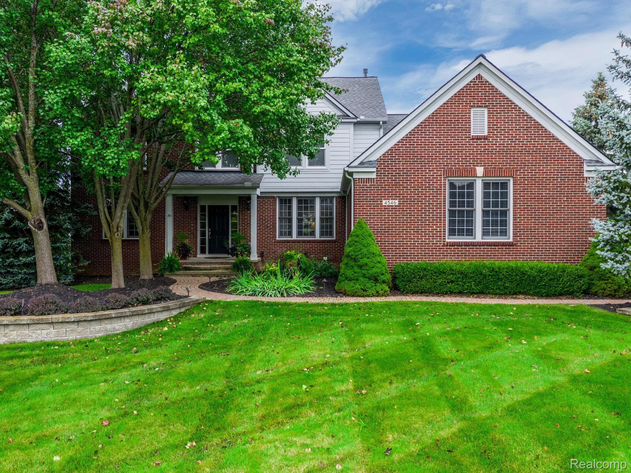 4546 Woodcliff Court Rochester, MI 48306 - Photo 2 of 43 Front View