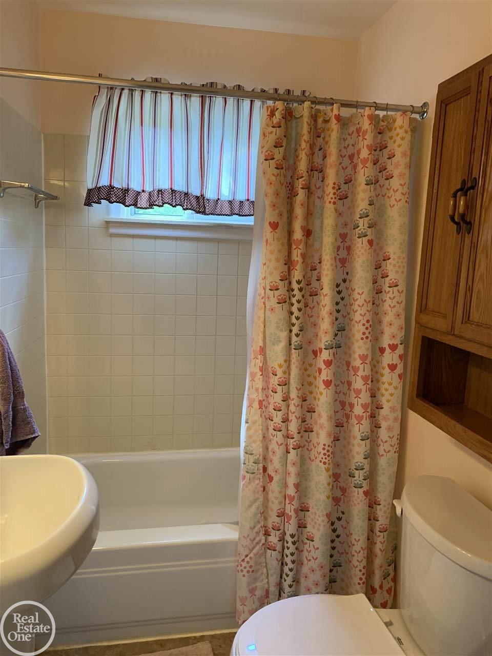 1881 Milverton Road Troy, MI 48083 - Photo 17 of 22 NEUTRAL COL IN FULL BATH