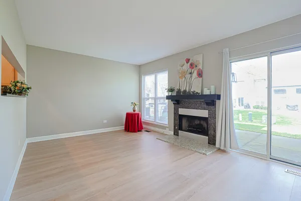 $299,900 | 2004 Waverly Lane, Algonquin, IL 60102