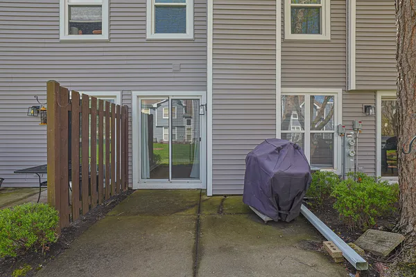 $299,900 | 2004 Waverly Lane, Algonquin, IL 60102