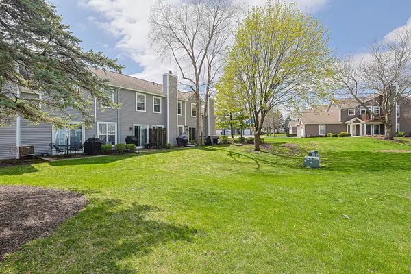 $299,900 | 2004 Waverly Lane, Algonquin, IL 60102