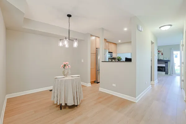 $299,900 | 2004 Waverly Lane, Algonquin, IL 60102