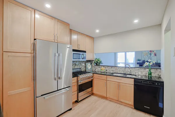 $299,900 | 2004 Waverly Lane, Algonquin, IL 60102