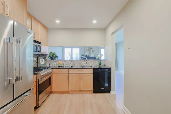 $299,900 | 2004 Waverly Lane, Algonquin, IL 60102