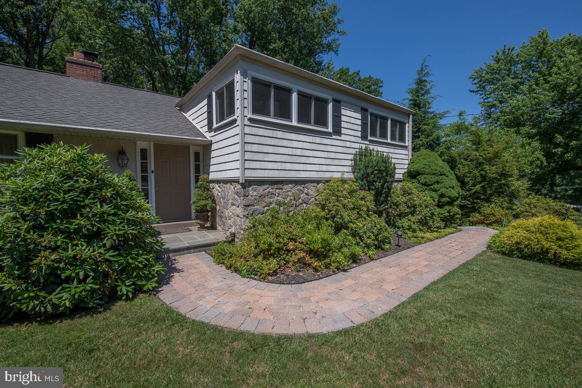 450 Howellville Road Berwyn, PA 19312 - Photo 3 of 25