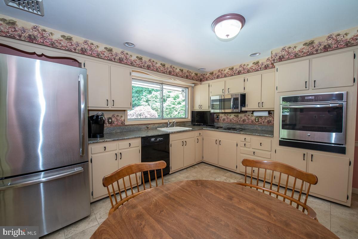 450 Howellville Road Berwyn, PA 19312 - Photo 10 of 25