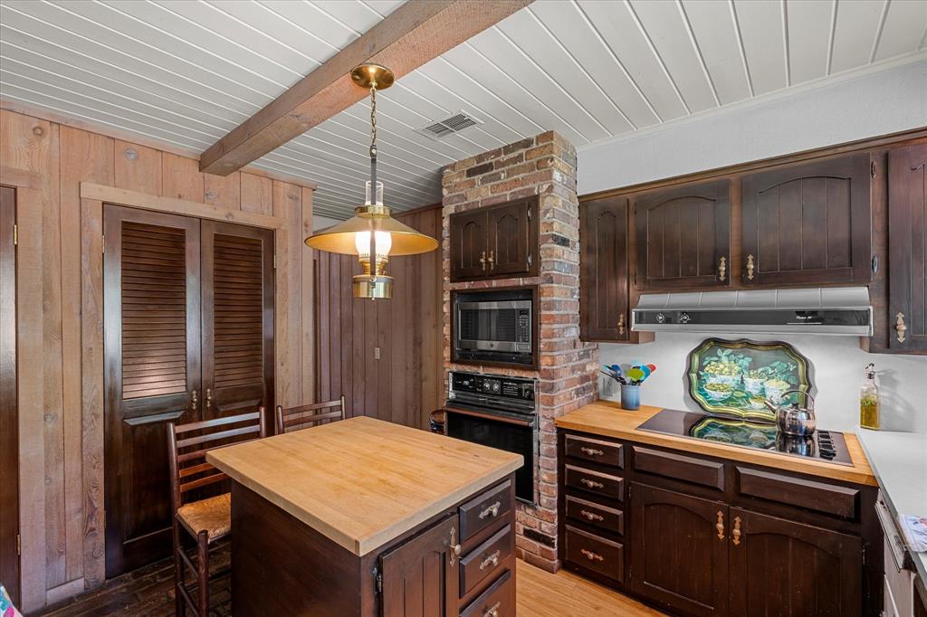 1200 North Acres Circle Springhill, LA 71075 - Photo 20 of 40 a kitchen with stainless steel appliances granite countertop a stove and a refrigerator