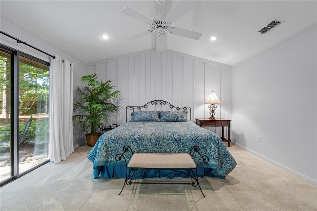 1200 North Acres Circle Springhill, LA 71075 - Photo 25 of 40 a living room with furniture and a potted plant