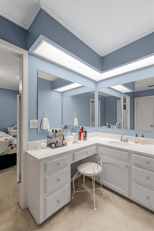 1200 North Acres Circle Springhill, LA 71075 - Photo 33 of 40 a view of a sink and mirror