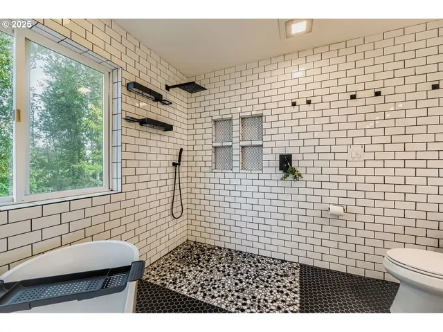 $699,000 | 3902 Northeast 203rd Avenue, Fairview, OR 97024