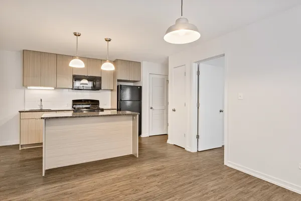 $1,850 | 5411 North Winthrop Avenue, Unit 303, Chicago, IL 60640
