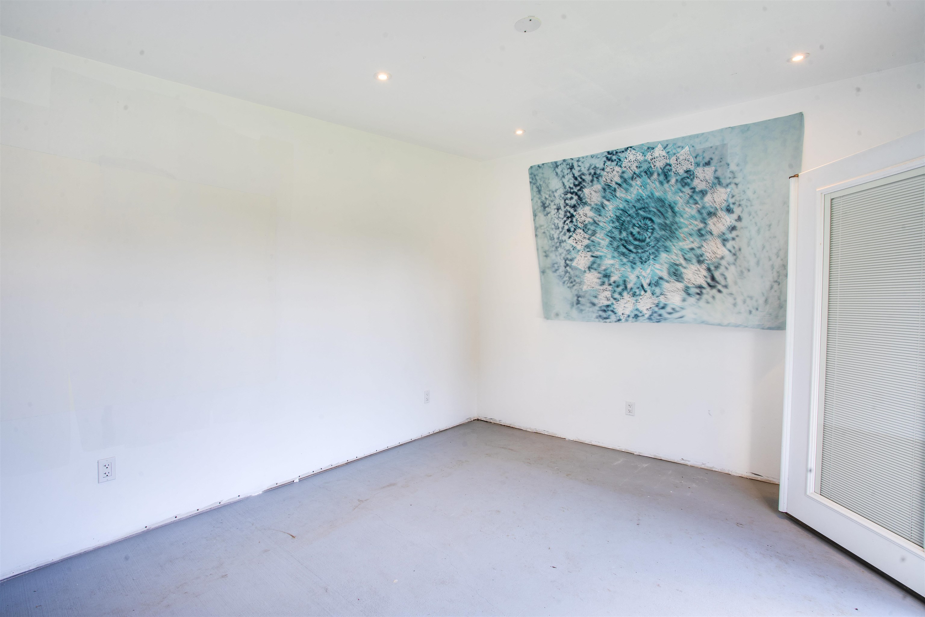 8 Laupapa Place Haiku, HI 96708 - Photo 18 of 30 an empty room with a window