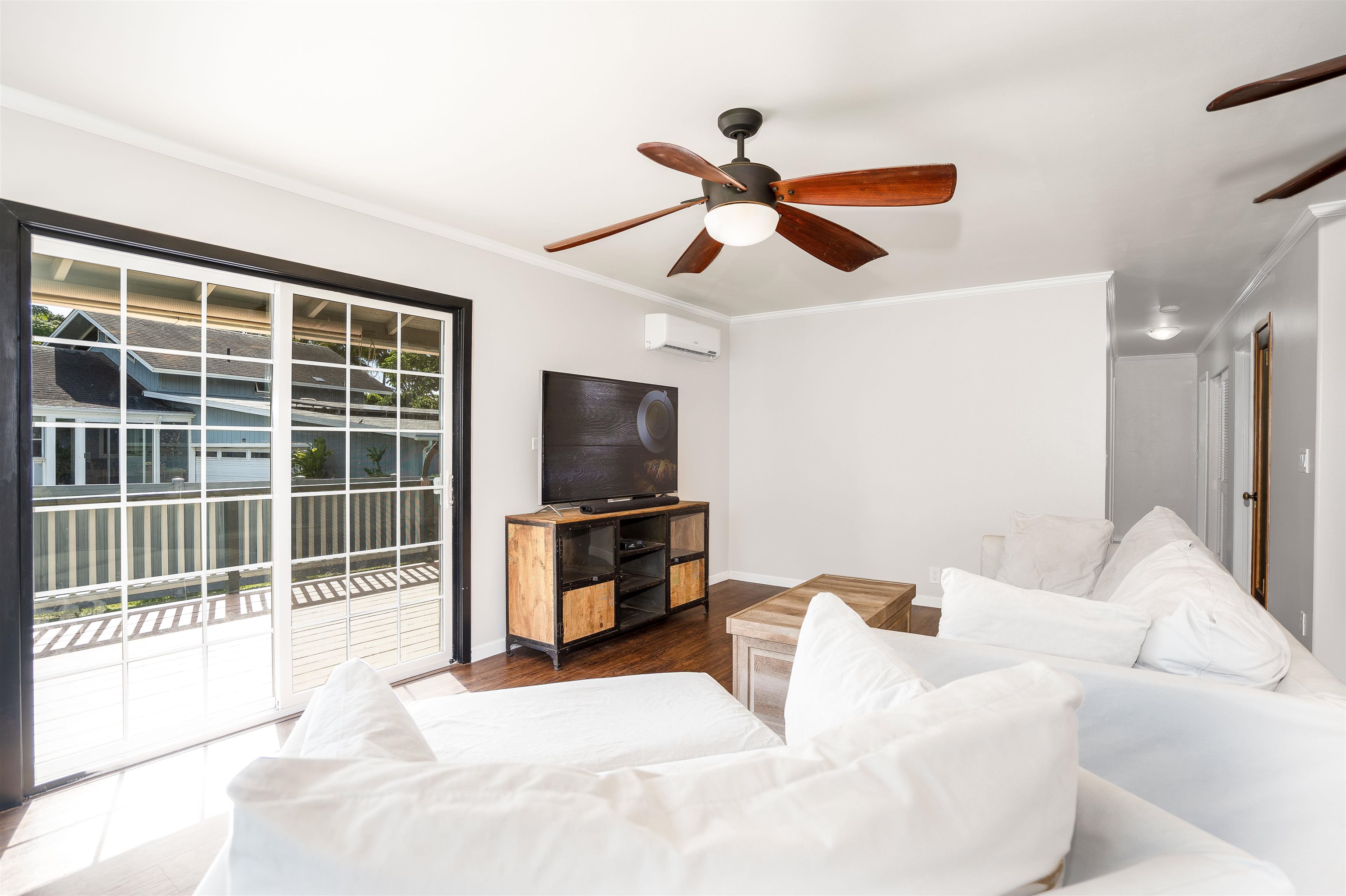 8 Laupapa Place Haiku, HI 96708 - Photo 2 of 30 a bedroom with a bed and a flat screen tv
