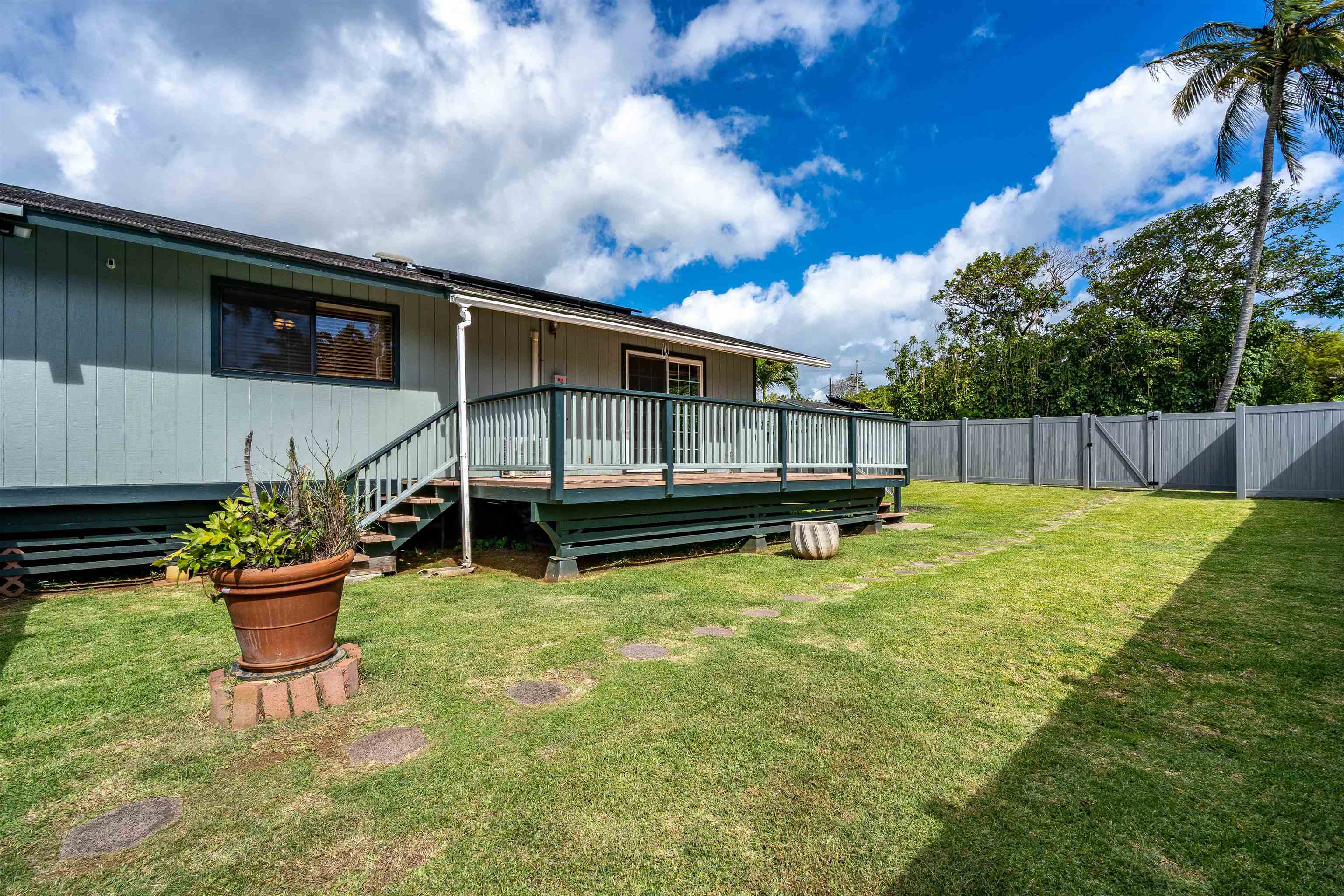 8 Laupapa Place Haiku, HI 96708 - Photo 26 of 30 a view of a backyard with a sitting area