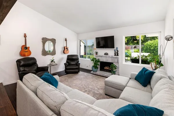 $1,599,000 | 2416 La Pluma Lane, Carlsbad, CA 92009