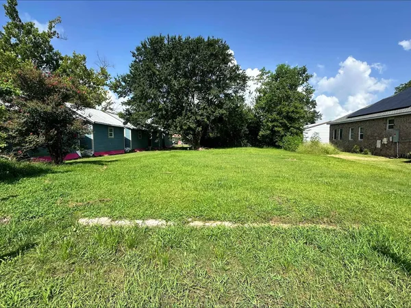 $12,000 | 208 College Street, Orange, TX 77630