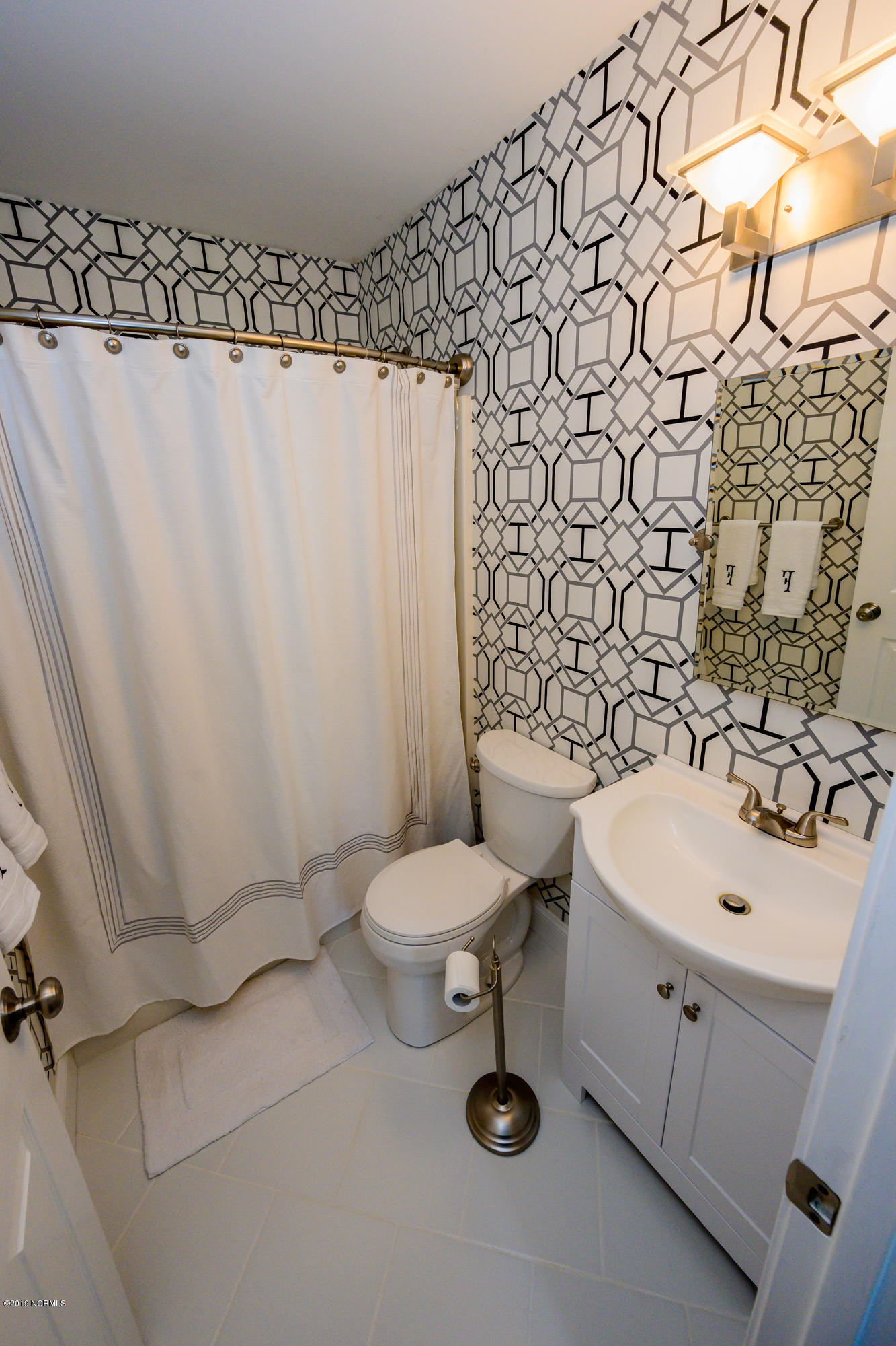 433 Neuchatel Road New Bern, NC 28562 - Photo 23 of 30 like new hall bath