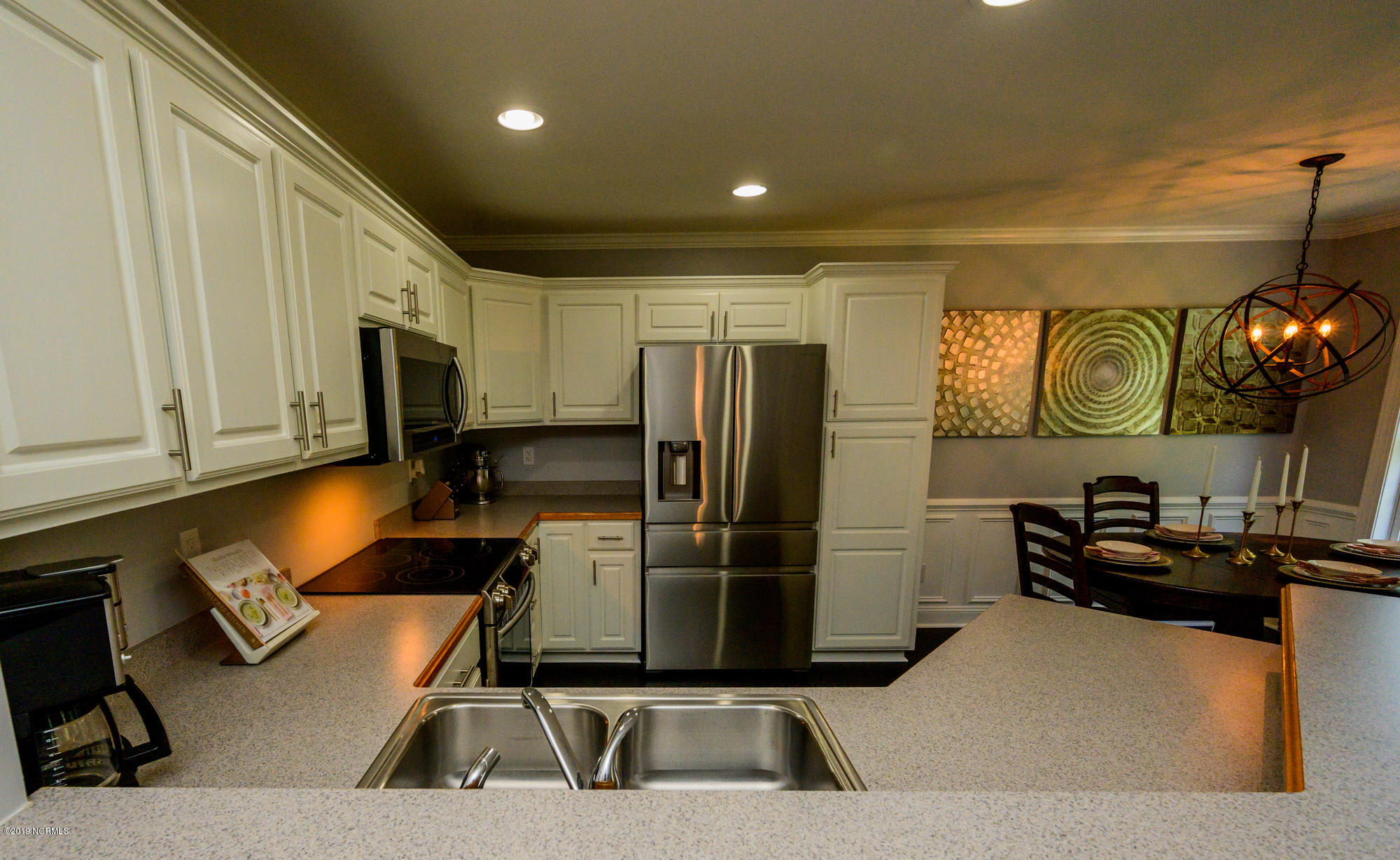 433 Neuchatel Road New Bern, NC 28562 - Photo 9 of 30 lots of cabinets