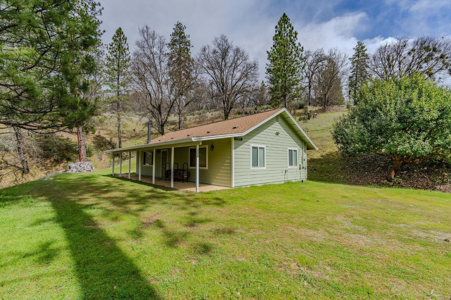 a view of a house with a yard