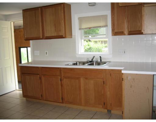 69 Macomber Avenue Springfield, MA 01119 - Photo 3 of 4