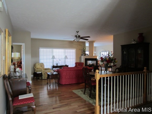 464 Elle Court Springfield, IL 62711 - Photo 3 of 21