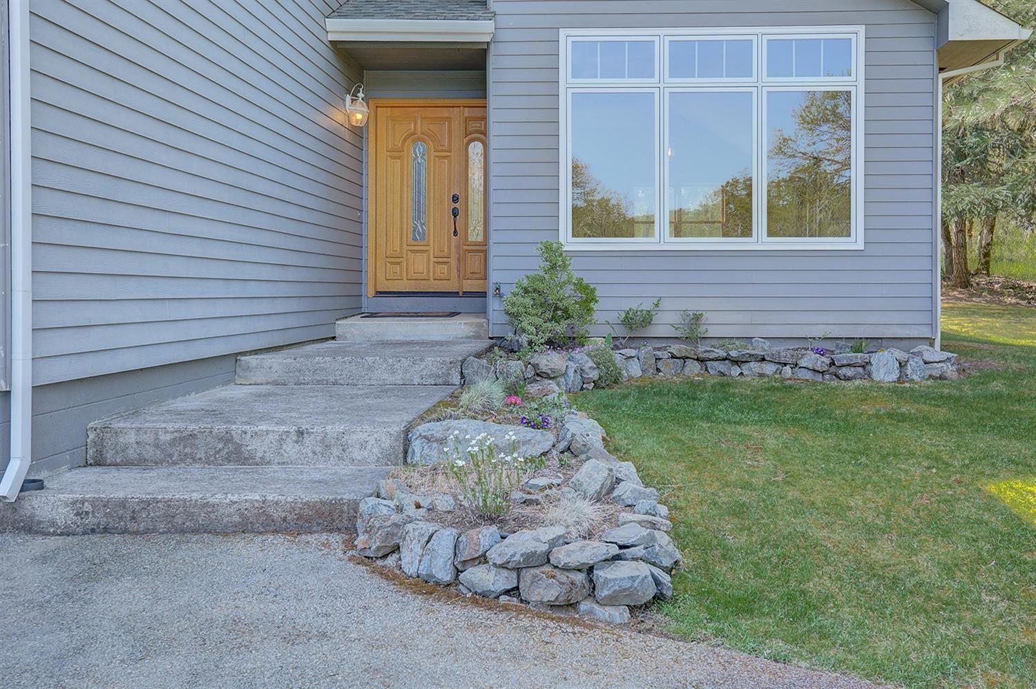 6475 Old Stage Road Central Point, OR 97502 - Photo 3 of 32 a front view of a house with a garden