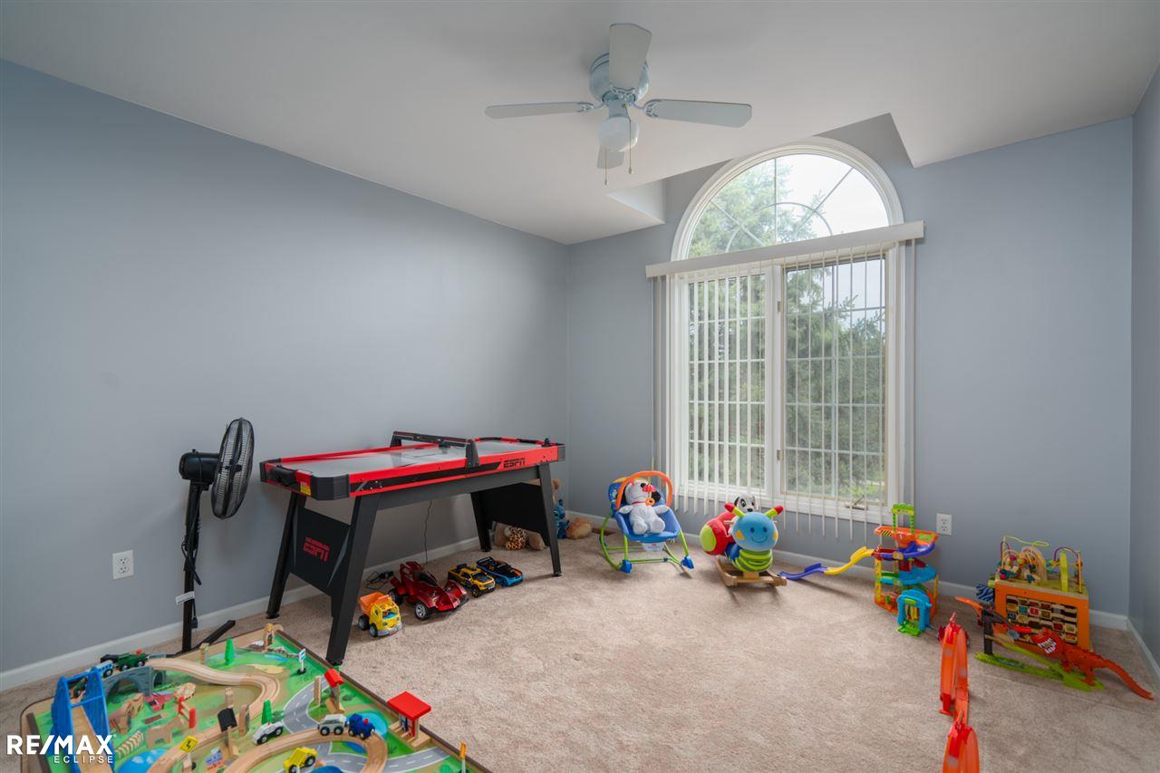 1694 Chase Drive Rochester, MI 48307 - Photo 28 of 47 31320393-27.JPG