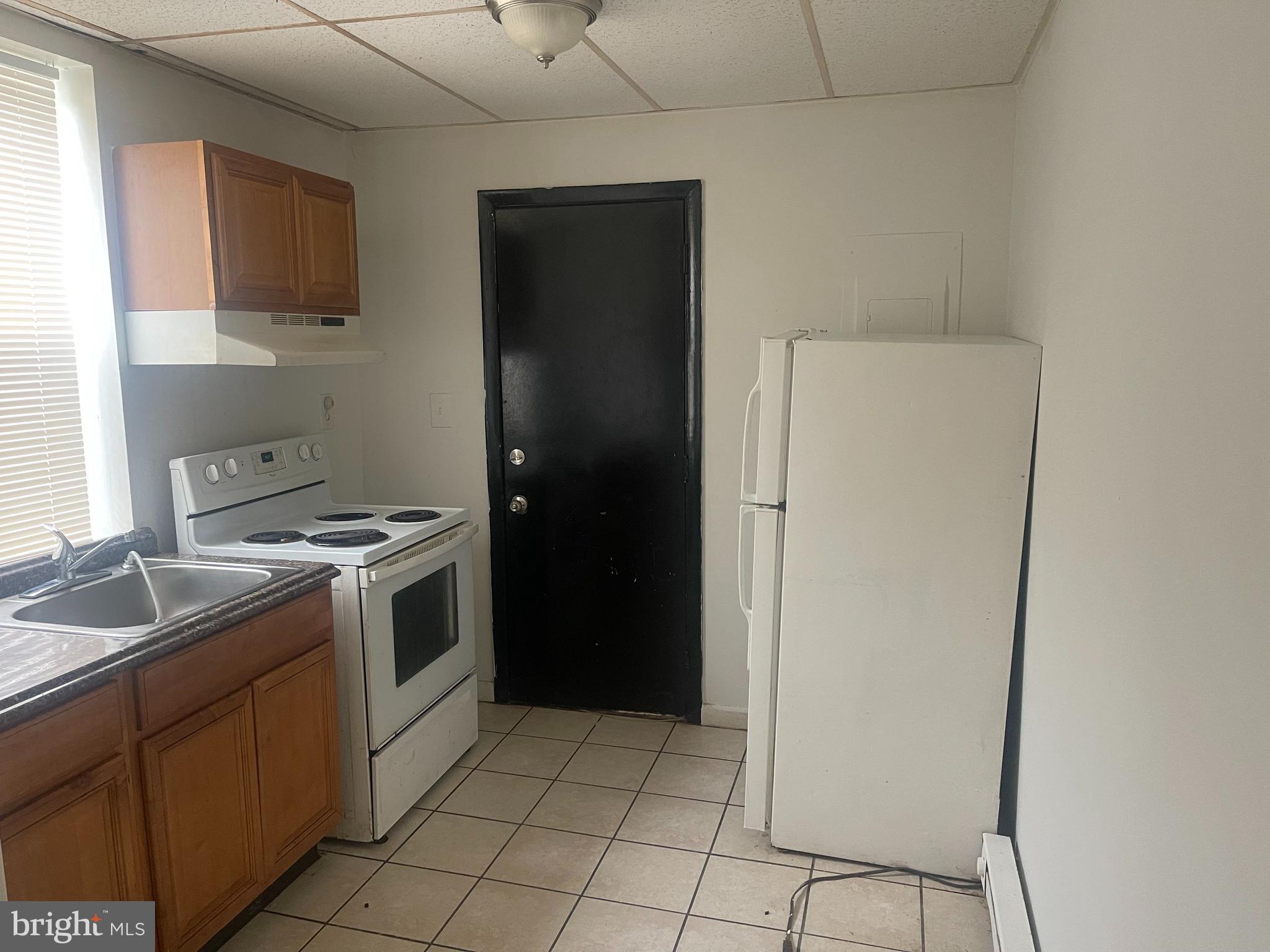 3900 Reisterstown Road Baltimore, MD 21215 - Photo 5 of 9 Unit C (vacant) kitchen