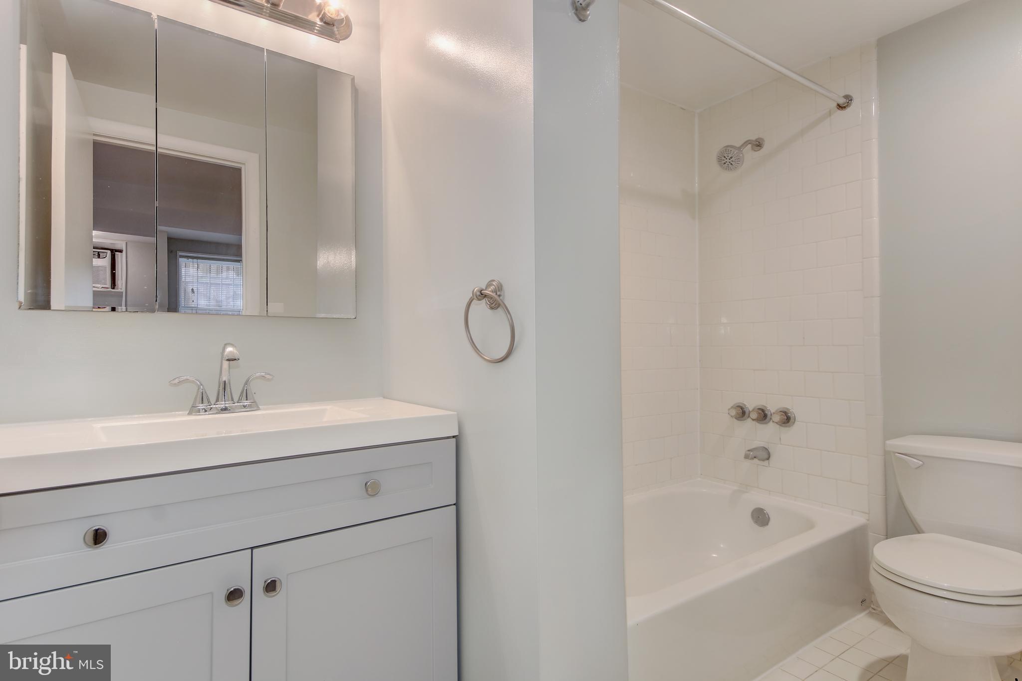 2007 B Kalorama Road Northwest, Unit B Washington, DC 20009 - Photo 13 of 38 Bath with new vanity