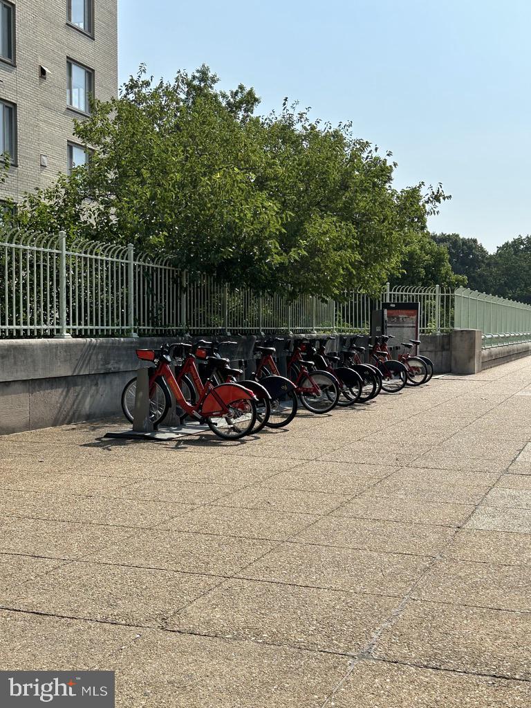 2007 B Kalorama Road Northwest, Unit B Washington, DC 20009 - Photo 20 of 38 3 Bikeshares within 2-3 blocks