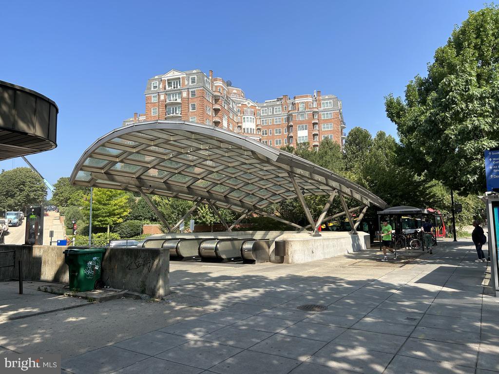 2007 B Kalorama Road Northwest, Unit B Washington, DC 20009 - Photo 34 of 38 Woodley Metro