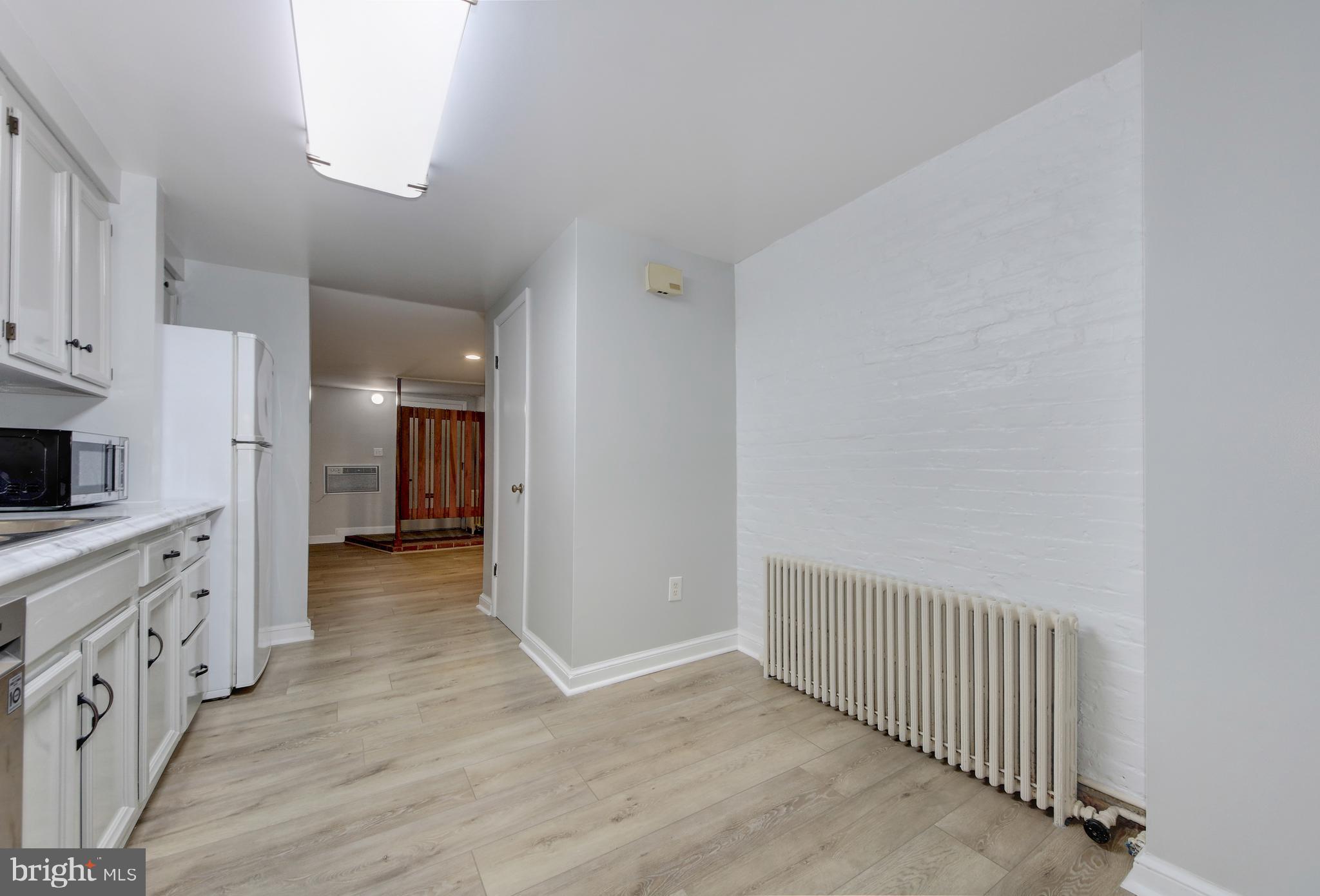 2007 B Kalorama Road Northwest, Unit B Washington, DC 20009 - Photo 9 of 38 Eat in kitchen