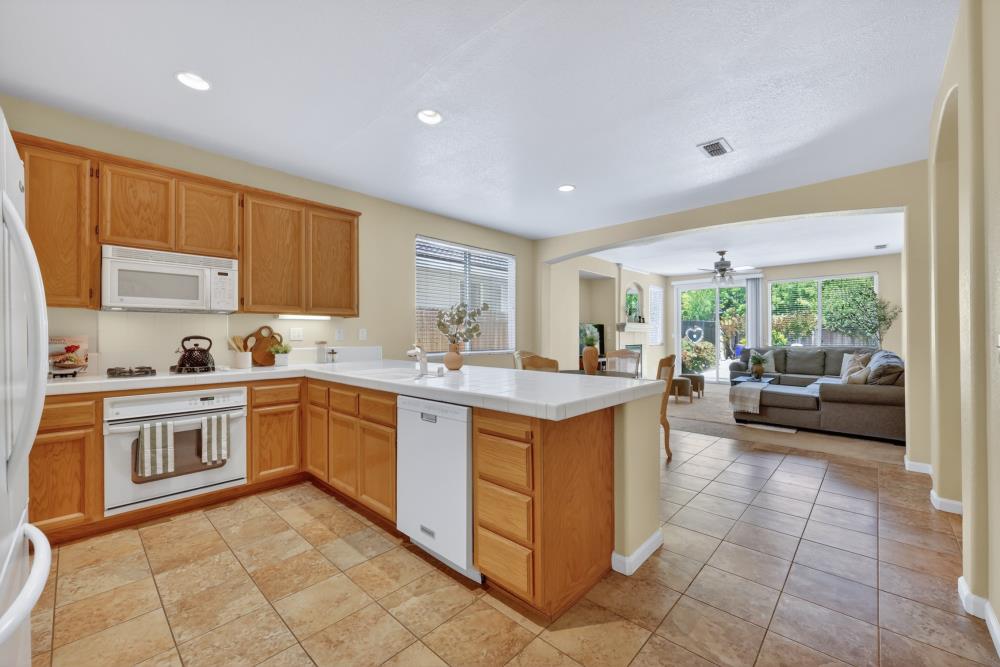 464 Sutherland Ranch Lane Roseville, CA 95678 - Photo 11 of 53