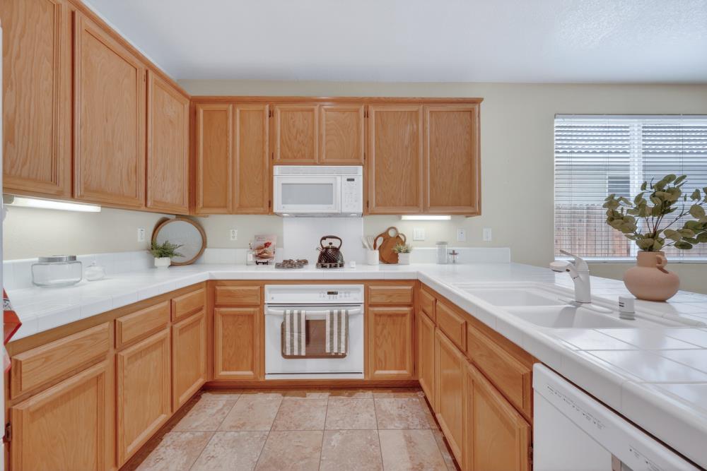 464 Sutherland Ranch Lane Roseville, CA 95678 - Photo 12 of 53