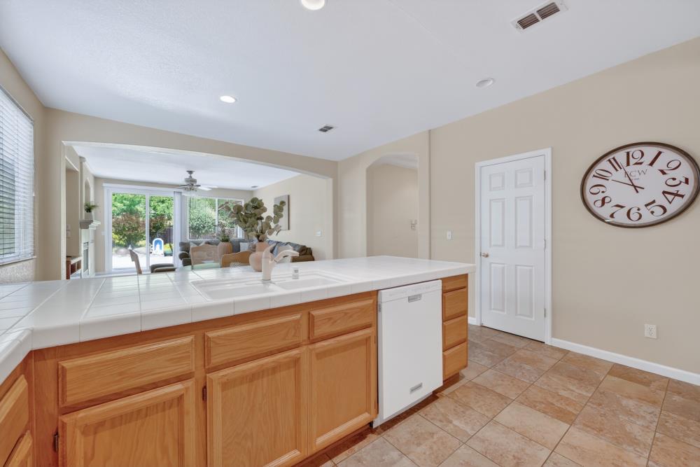 464 Sutherland Ranch Lane Roseville, CA 95678 - Photo 13 of 53