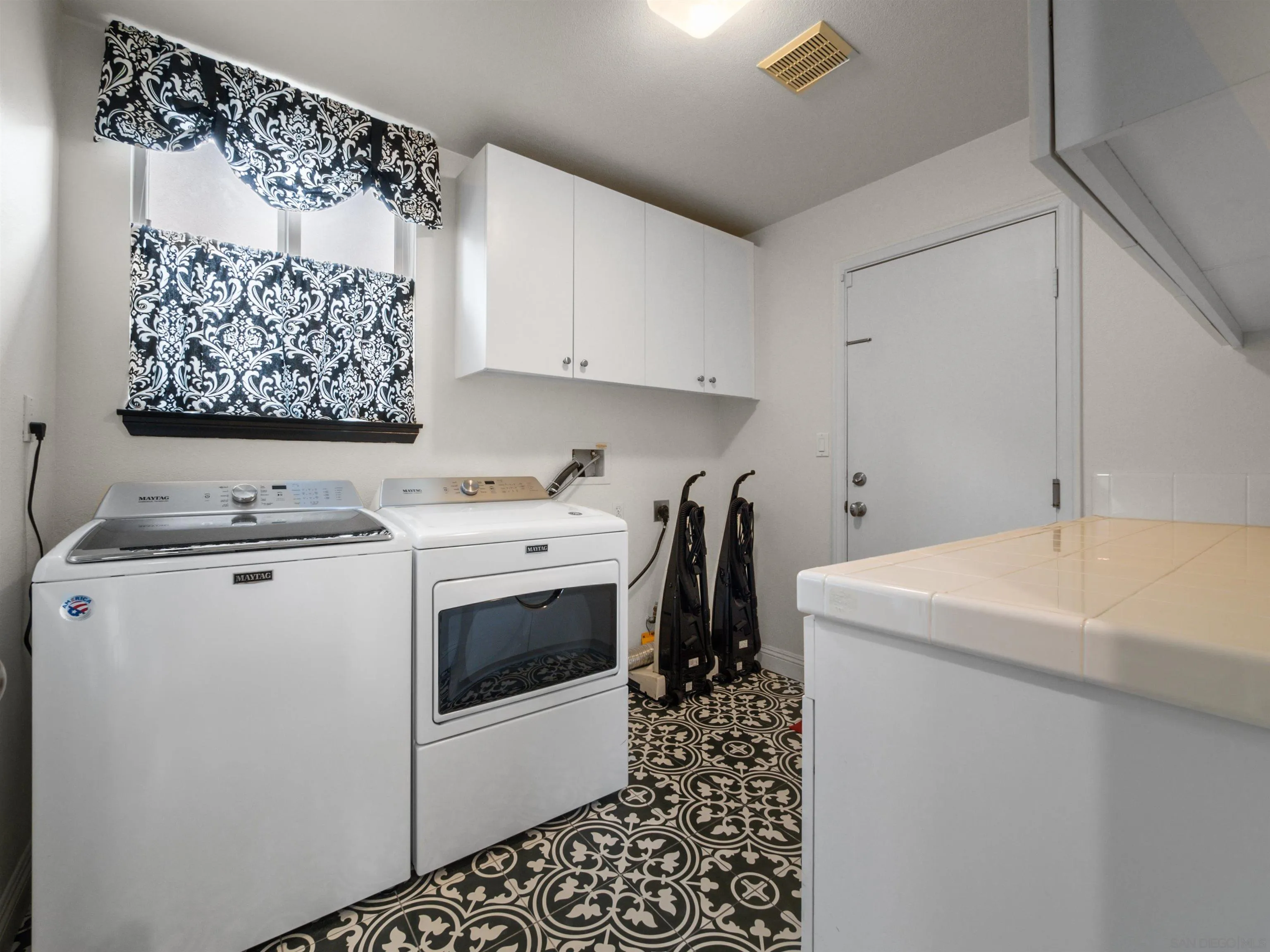 27751 Country Lane Road Laguna Niguel, CA 92677 - Photo 15 of 43 a utility room with dryer and washer
